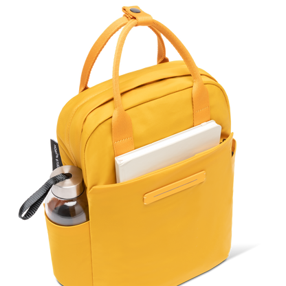 Aoyama Rucksack Small Bright Amber View Props - Wasserabweisend Vegan Ergonomisch - Horizn Studios