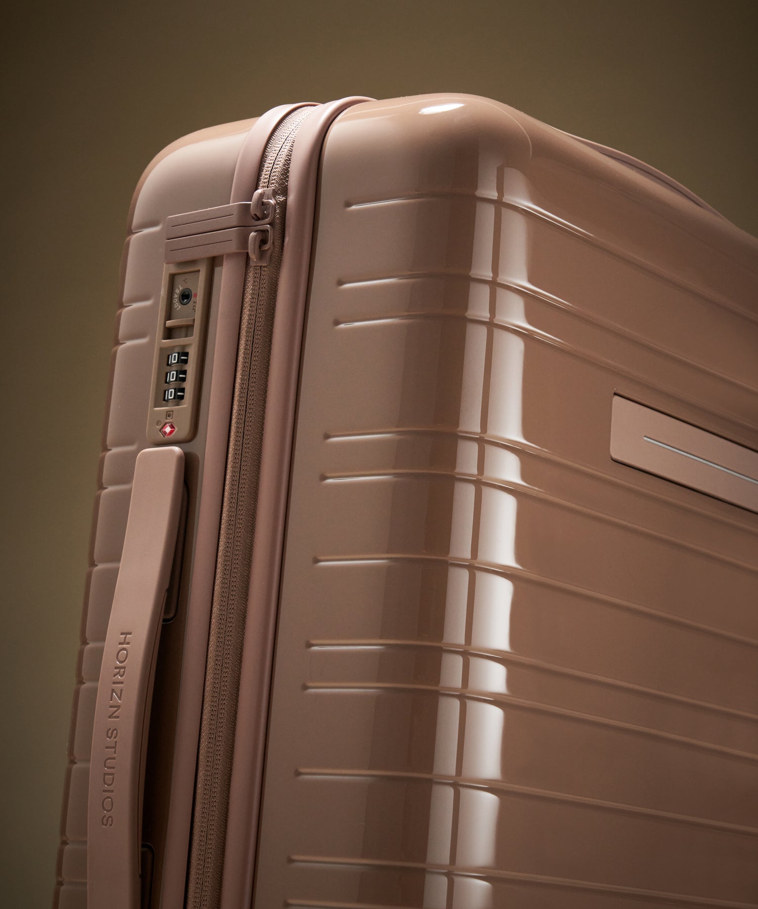 Glossy Braun Image - Horizn Studios