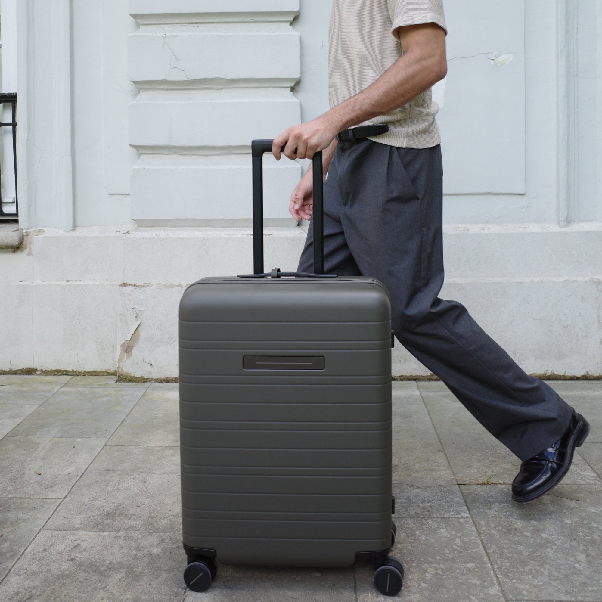 H6 Essential – Smart and Spacious Luggage | Horizn Studios