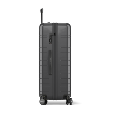 Koffer Essential Glossy Graphite Seitenansicht Bec - Hartschale Polycarbonat Leicht Robust - Horizn Studios