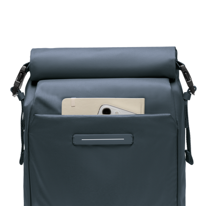 Shibuya Rolltop Rucksack Rucksack Blau Fronttasche Detail - Wasserabweisend Vegan Ergonomisch - Horizn Studios
