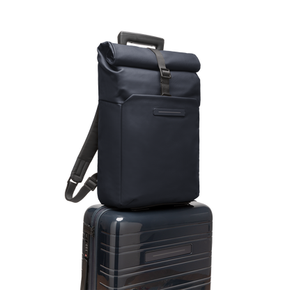 Sofo Rolltop Rucksack Rucksack Rucksack Blau Vorderseite Trolley - Wasserabweisend Vegan Ergonomisch - Horizn Studios