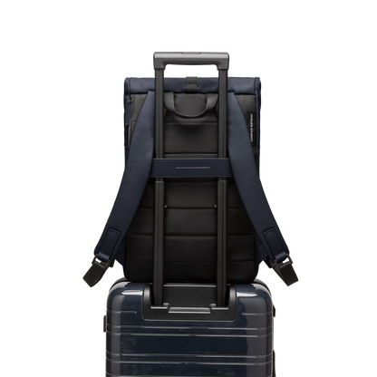 Sofo Rolltop Rucksack Rucksack Rucksack Blau Trolley Rückseite - Wasserabweisend Vegan Ergonomisch - Horizn Studios