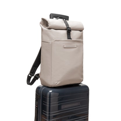 Sofo Rolltop Rucksack Rucksack Beige Vorderseite Trolley - Wasserabweisend Vegan Ergonomisch - Horizn Studios