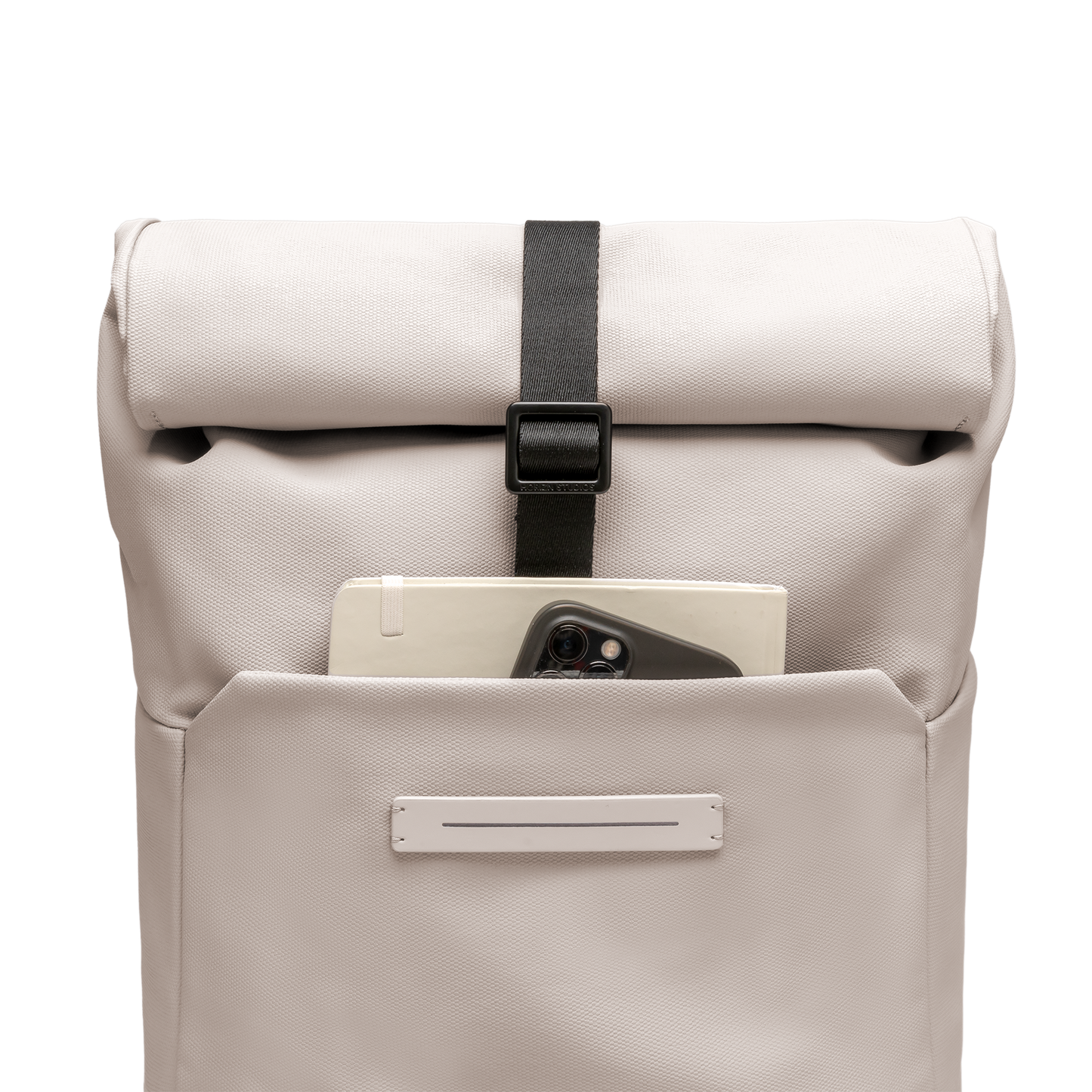 Sofo Rolltop Rucksack Rucksack Beige Fronttasche Detail - Wasserabweisend Vegan Ergonomisch - Horizn Studios