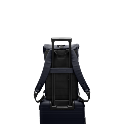 Sofo Rolltop Rucksack Blau Trolley Rückseite - Wasserabweisend Vegan Ergonomisch - Horizn Studios