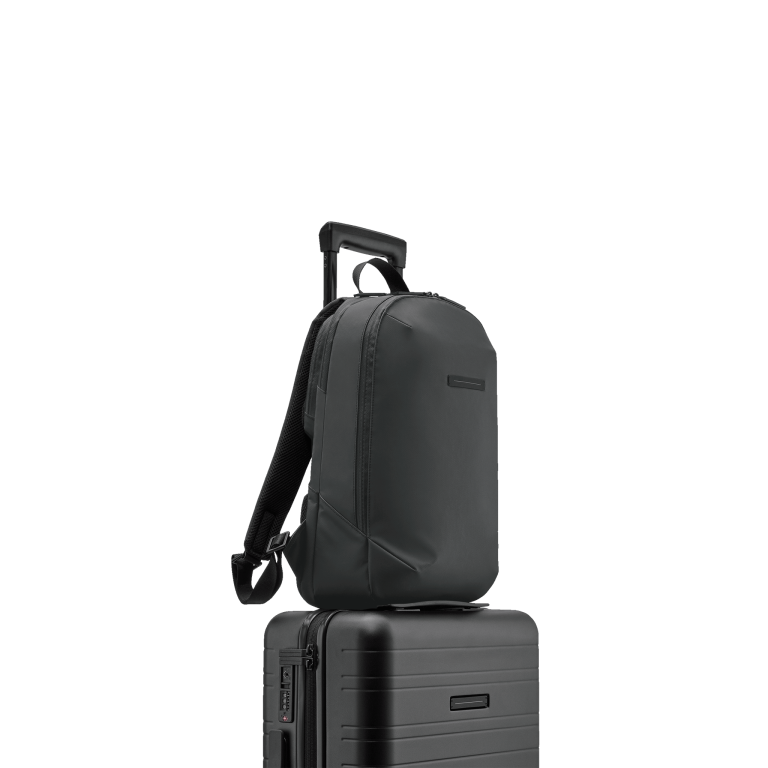 Gion Rucksack Graphite Detail Seitenansicht Cda - Wasserabweisend Vegan Ergonomisch - Horizn Studios