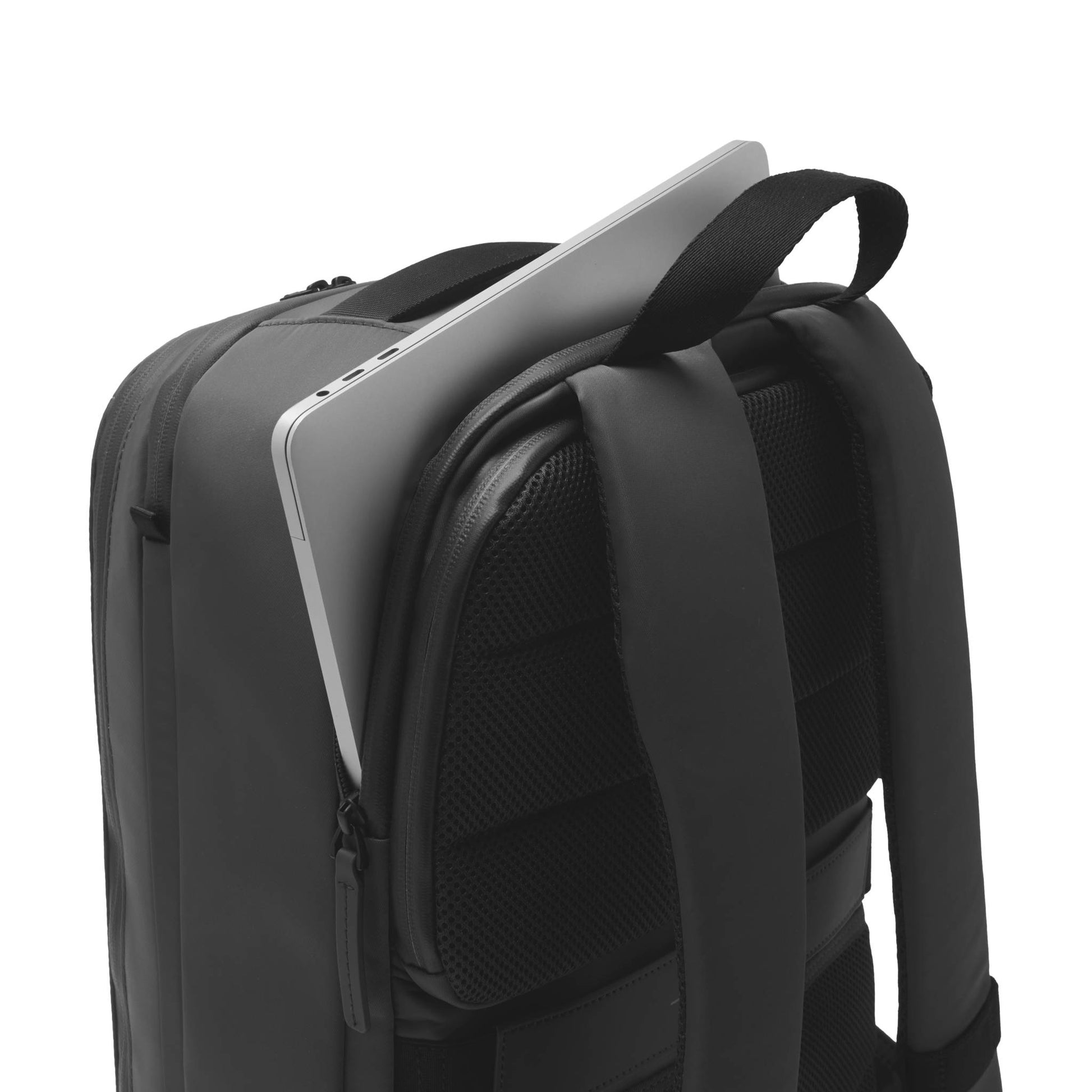 Gion Backpack Travel / All Black / Recycled Nylon 8